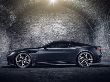 Aston Martin Vantage i DBS Superleggera 007